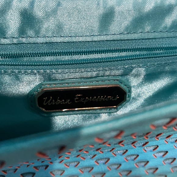 Teal cross body bag, great for a night out with a cute outfit - Picture 3 of 5